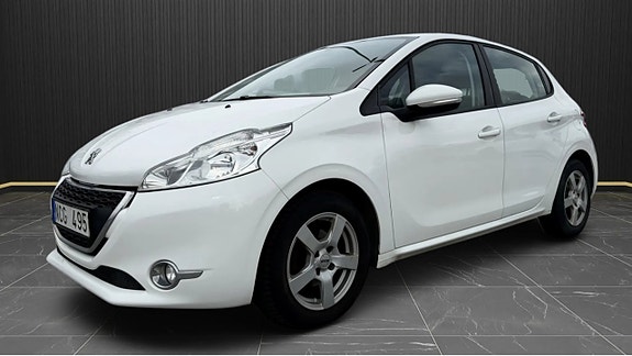 Peugeot 208 2 of 8