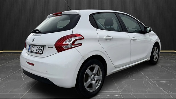Peugeot 208 4 of 8