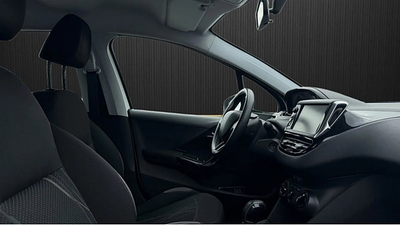 Peugeot 208 7 of 8