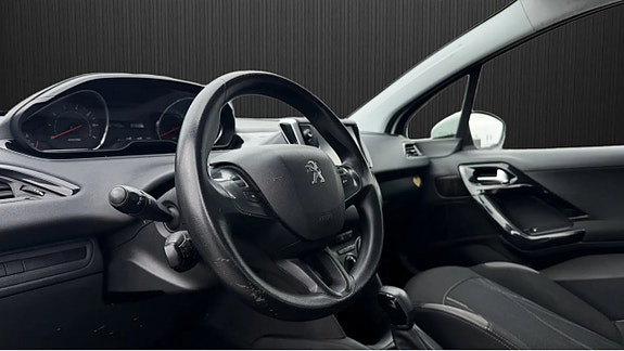 Peugeot 208 6 of 8