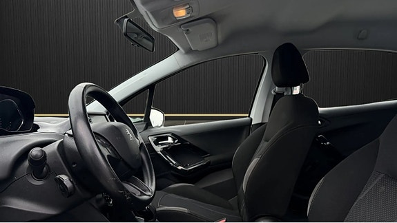 Peugeot 208 5 of 8