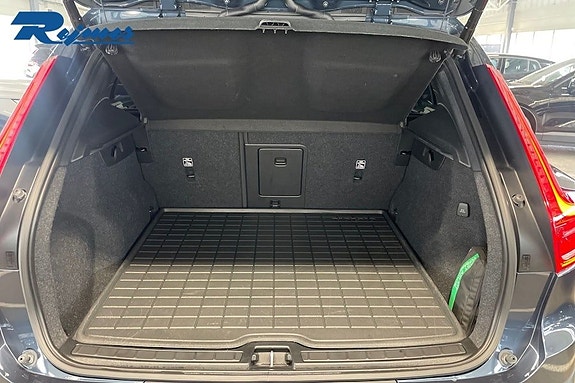 Volvo XC40 17 of 23