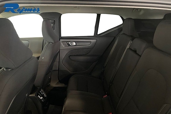 Volvo XC40 16 of 23