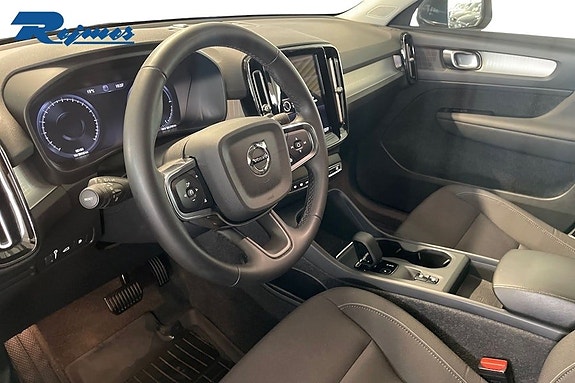 Volvo XC40 4 of 5