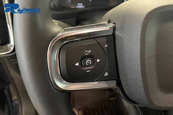 Volvo XC40 7 of 23