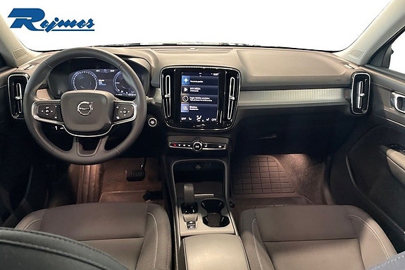 Volvo XC40 14 of 23