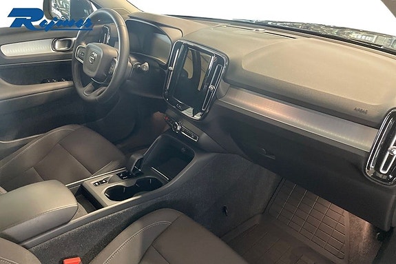 Volvo XC40 15 of 23