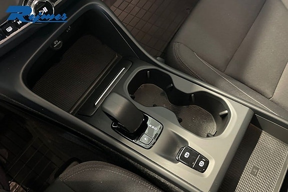 Volvo XC40 13 of 23