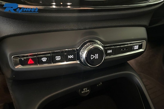 Volvo XC40 12 of 23