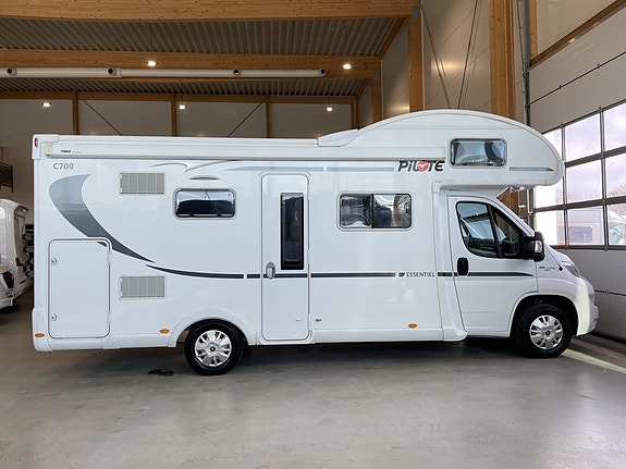 Pilote C 700 S /B-körkort/6-bältad/6-sovplatser