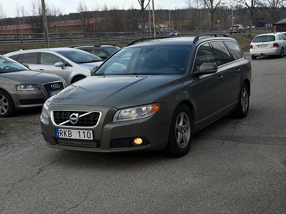 Volvo V70 2 of 5