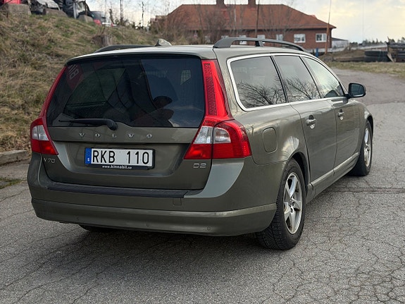 Volvo V70 4 of 5