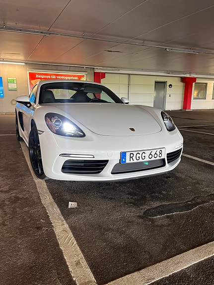 Porsche 718 Cayman 6 of 10
