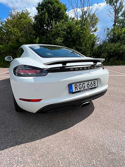Porsche 718 Cayman 3 of 10
