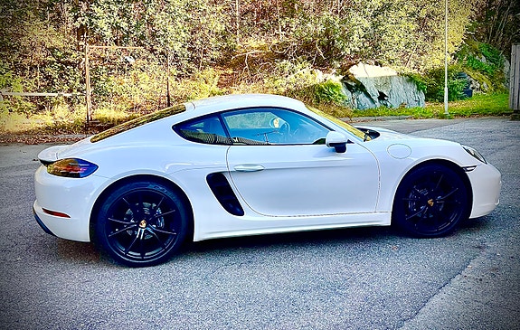 Porsche 718 Cayman 2 of 5