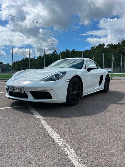 Porsche 718 Cayman 2 of 10