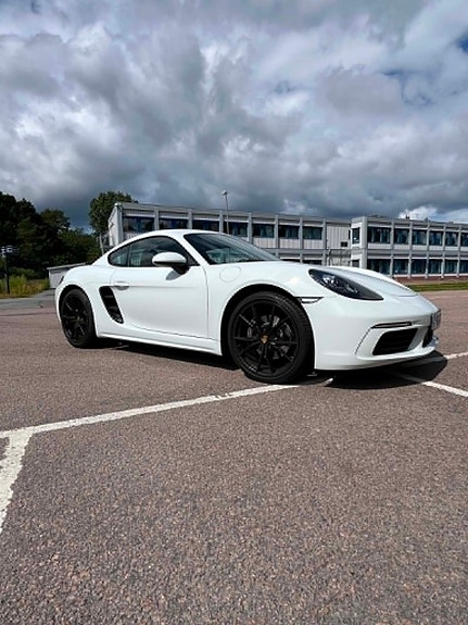 Porsche 718 Cayman 4 of 10