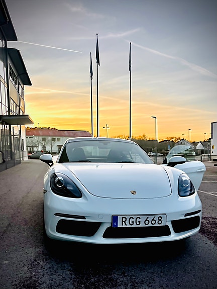 Porsche 718 Cayman 9 of 10