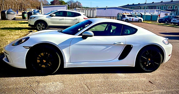 Porsche 718 Cayman 3 of 5