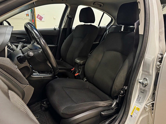 Chevrolet Cruze 4 of 5