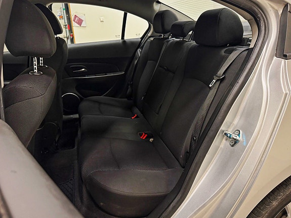 Chevrolet Cruze 5 of 5
