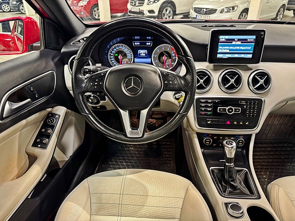 Mercedes-Benz A180 2 of 5