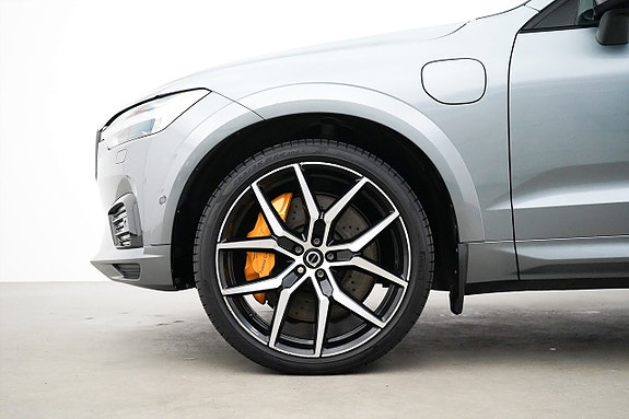 Volvo XC60 2 of 5