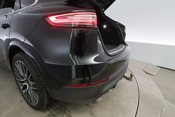 Porsche Cayenne S 7 of 30