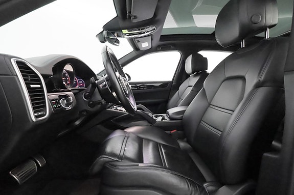 Porsche Cayenne S 11 of 30