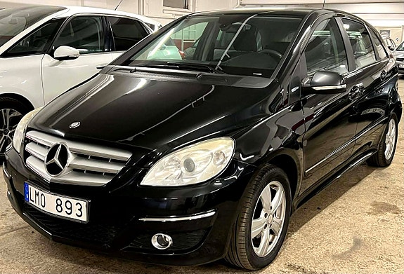 Mercedes-Benz B180