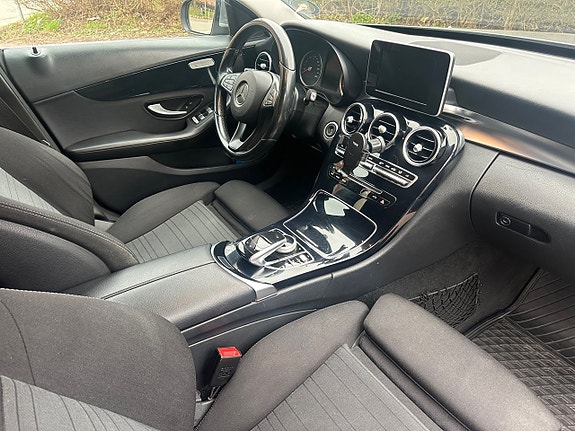 Mercedes-Benz C220 d 10 of 15
