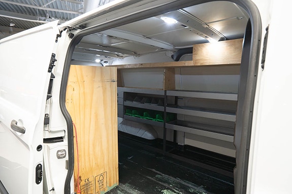 Ford Transit Custom 12 of 20