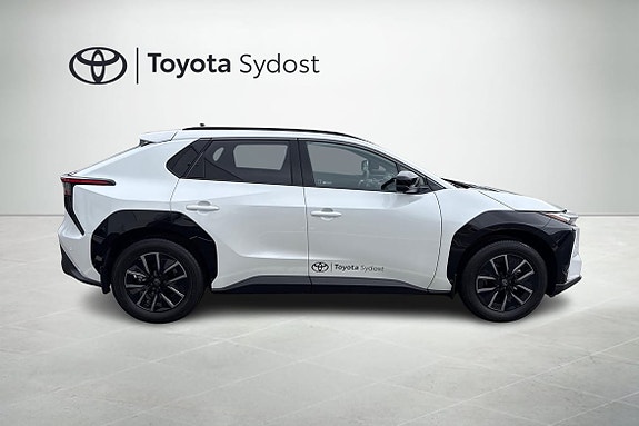 Toyota bZ4X 7 of 21