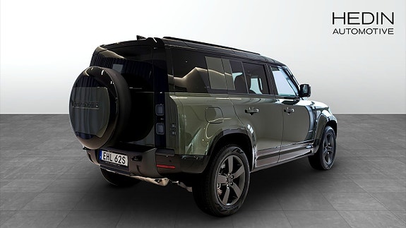 Land Rover Defender 110 2 of 5