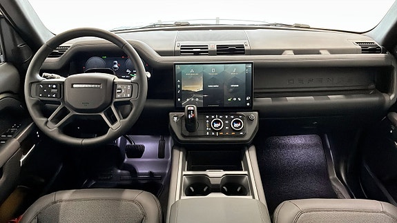 Land Rover Defender 110 4 of 5
