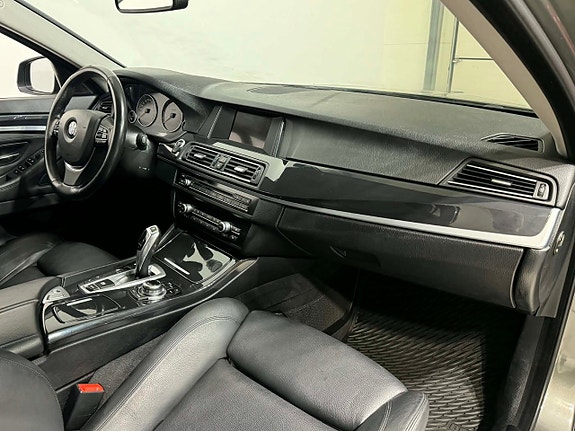 BMW 520d 4 of 5