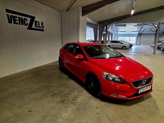 Volvo V40 2 of 5