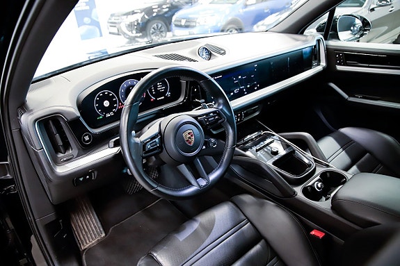 Porsche Cayenne 10 of 21