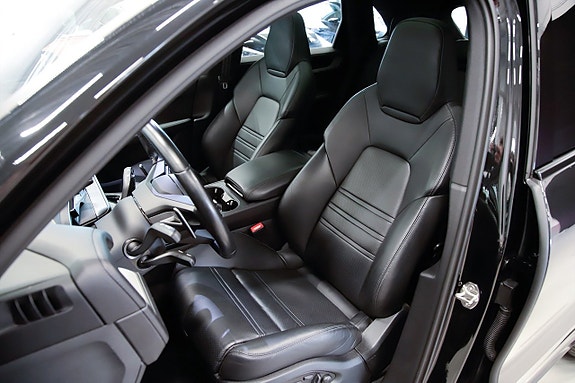 Porsche Cayenne 8 of 21