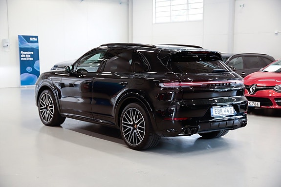 Porsche Cayenne 3 of 21