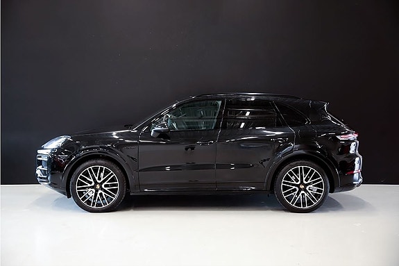 Porsche Cayenne 2 of 5