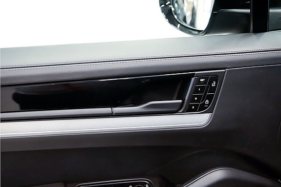 Porsche Cayenne 14 of 21