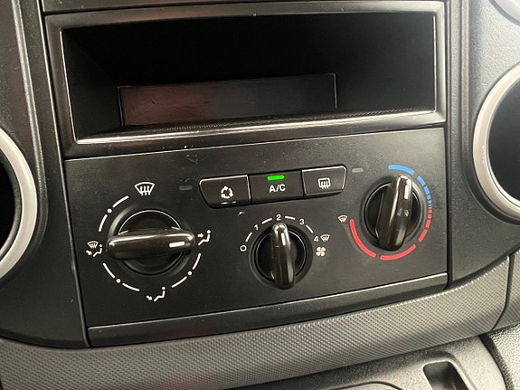 Peugeot Partner 17 of 19