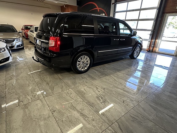 Lancia Voyager 5 of 5