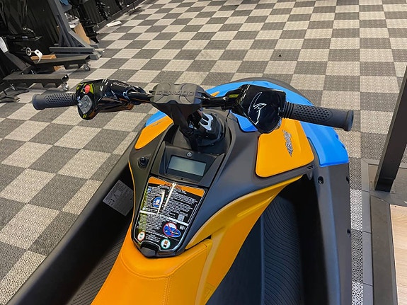 Sea-Doo Spark Trixx 90 1 UP -26 *Sea-doo-days* 4 of 5
