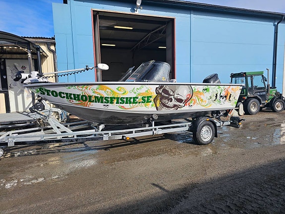 Starweld 18DC med Suzuki 140hk och Brenderup Trailer