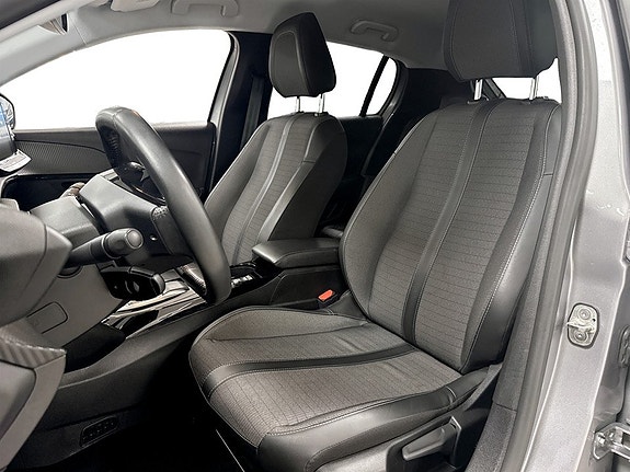 Peugeot e-208 4 of 16