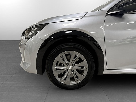 Peugeot e-208 15 of 16