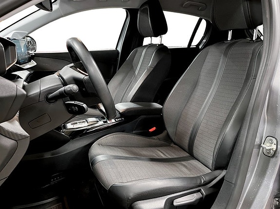Peugeot e-208 4 of 5