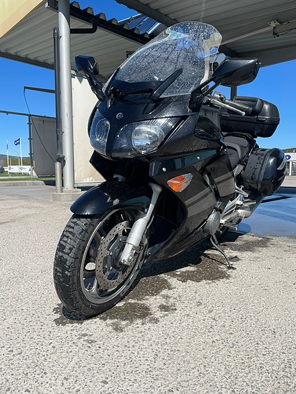 Yamaha FJR1300 3 of 8